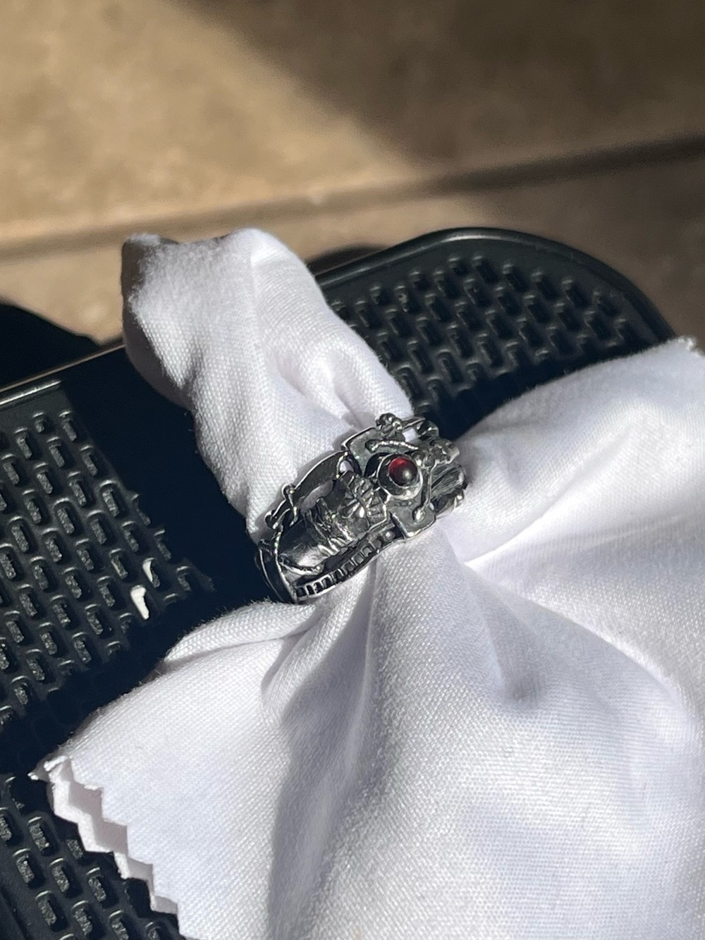 James Avery RETIRED Martin Luther Garnet Ring - Size 6 - Picture 1 of 6